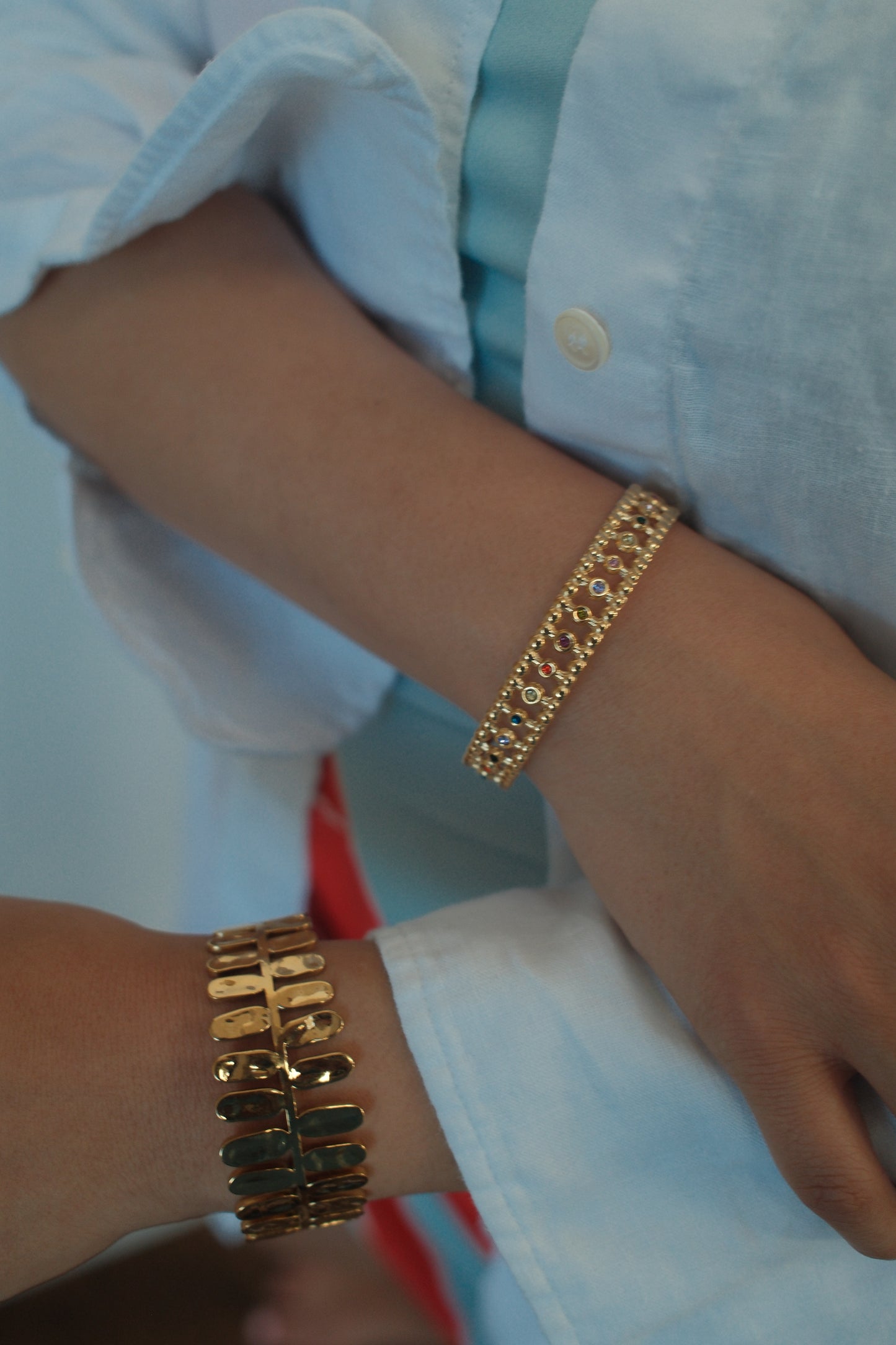 Solara Cuff – Guldpläterat Armband med Färgstarka Kristaller