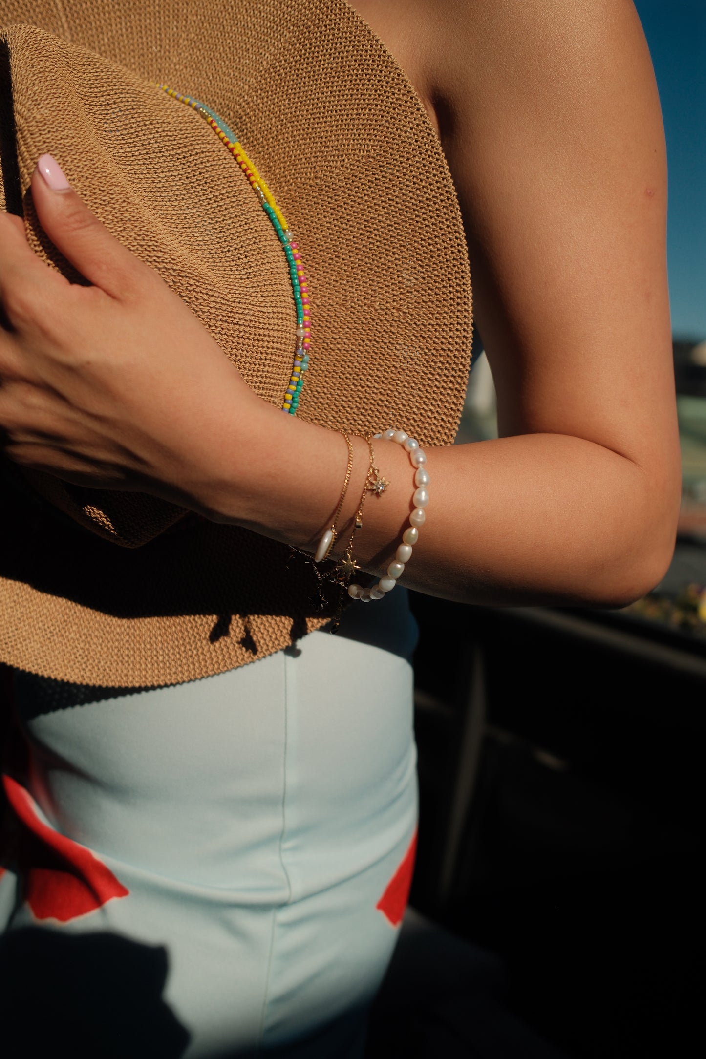 Classic Pearl Bracelet – Armband med Äkta Sötvattenspärlor & Guldpläterade Detaljer
