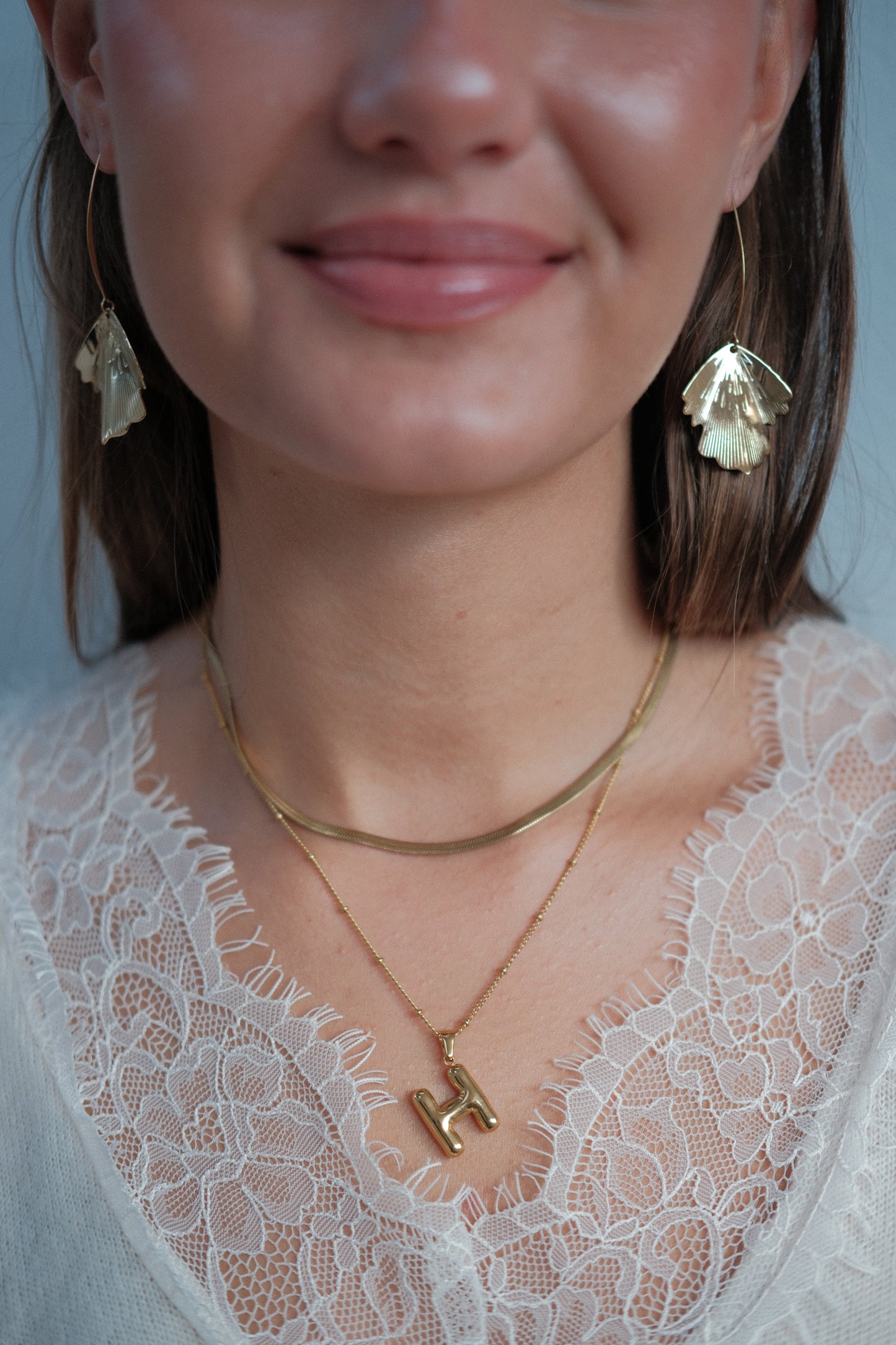 Bubble Stil Elegant Gold Initial Necklace